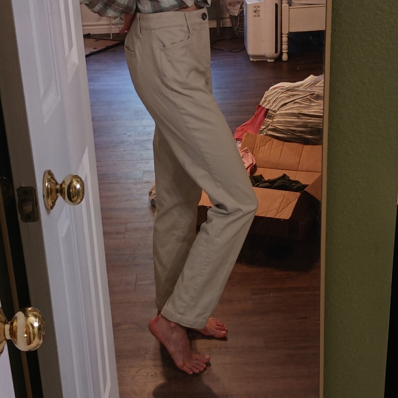Khaki pants, feminine - Picture 5 of 5